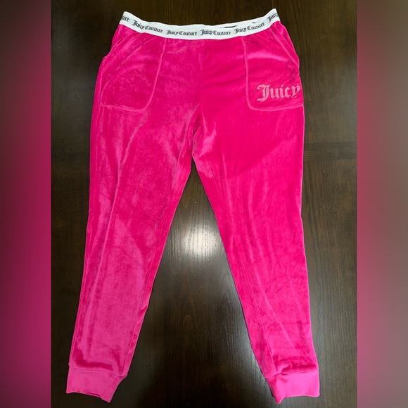 Juicy Couture Bedazzled Velour Sleepware Set - Picture 9 of 12